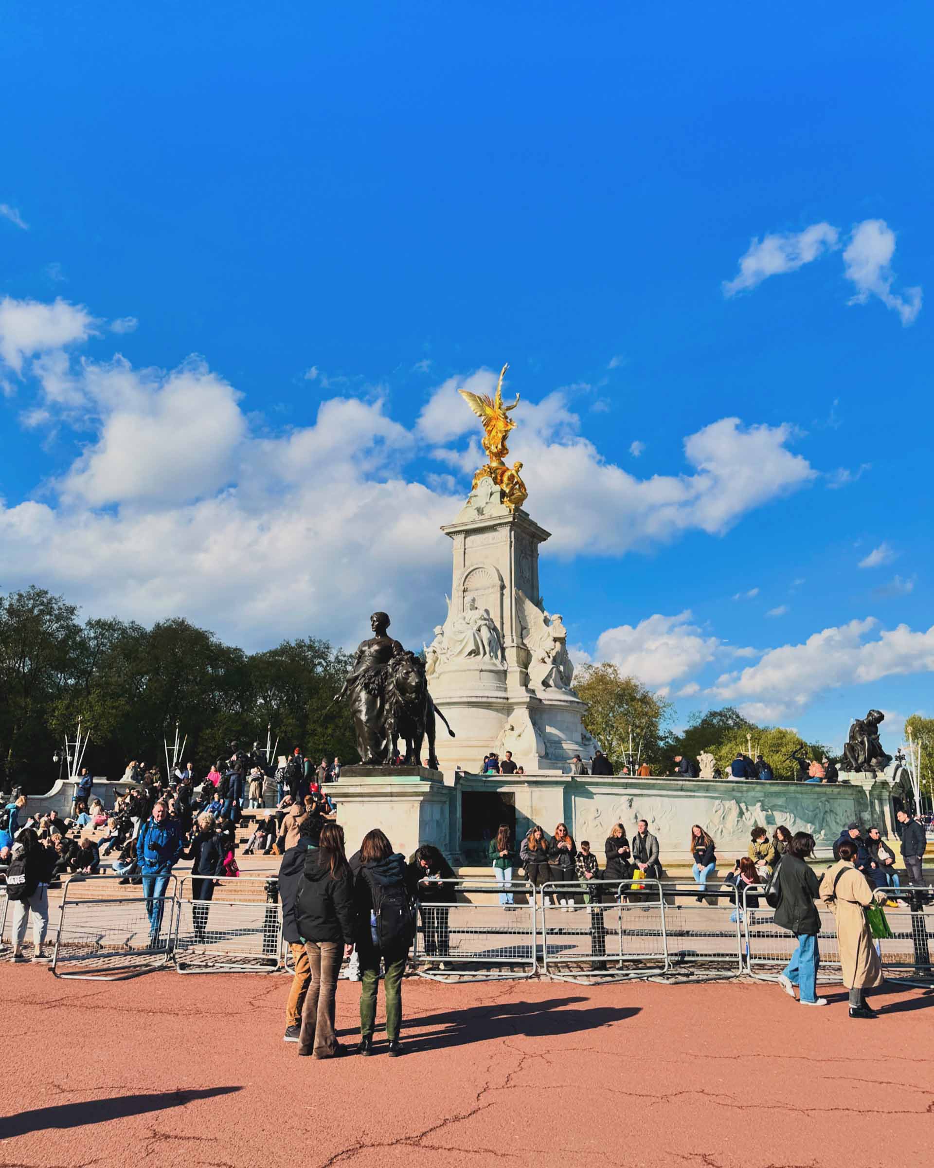 経産省1兆円支援でソフトバンクG株に追い風？国産AI開発の行方