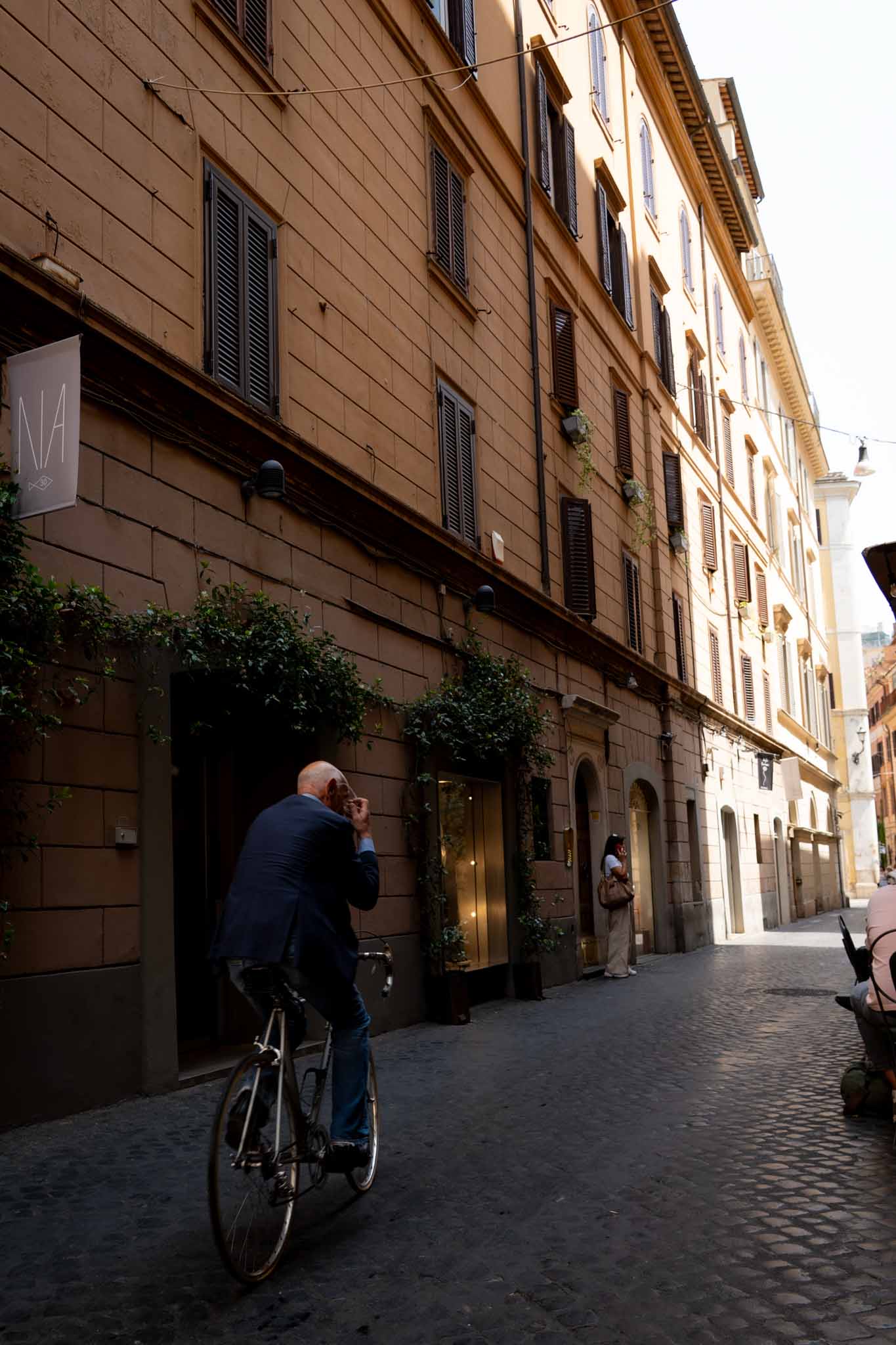 投資は何歳から始めるべき？年代別の最適な投資戦略を解説