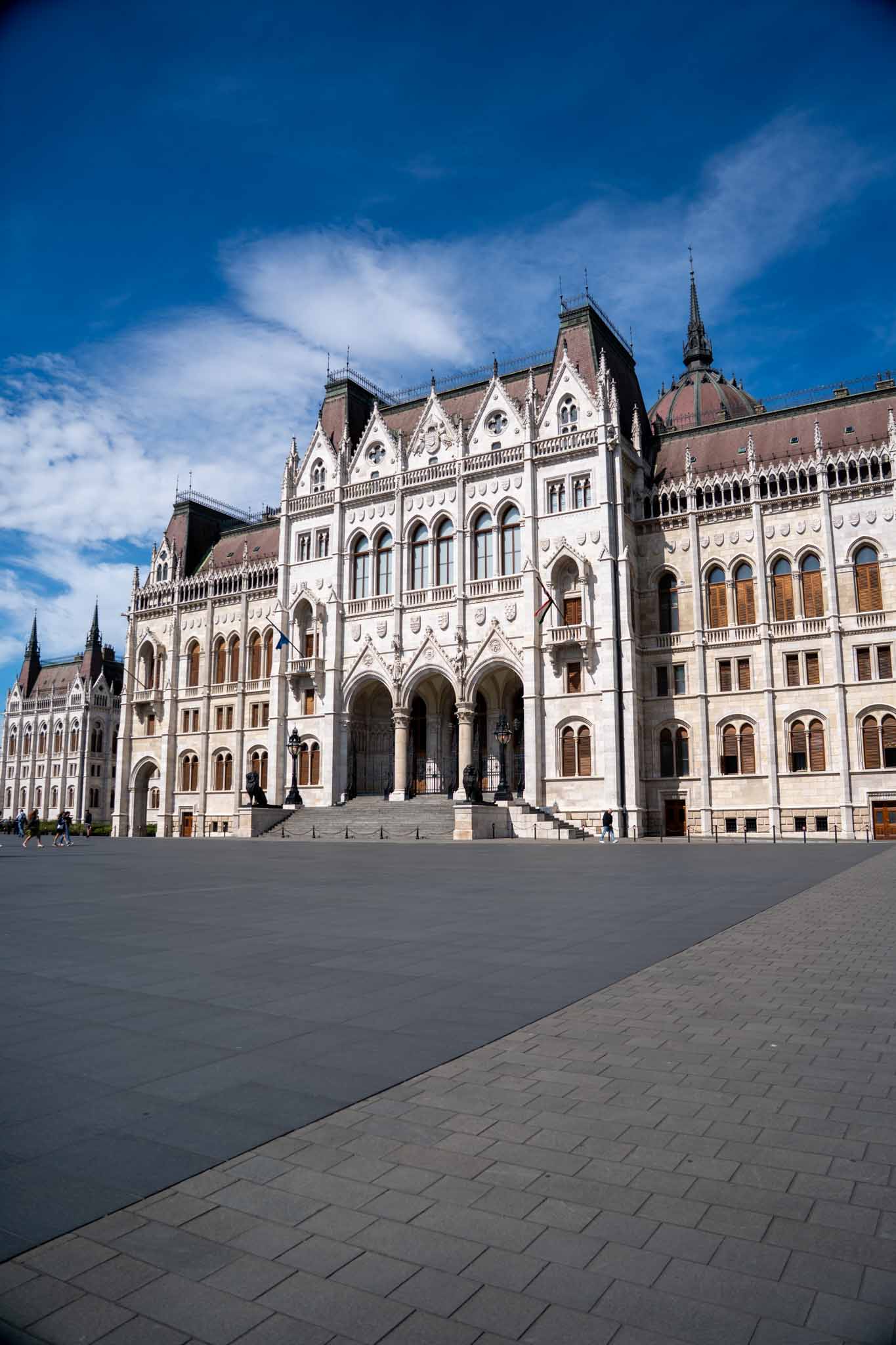 新NISAの「つみたて投資枠」と「成長投資枠」の違いは？使い分けを解説