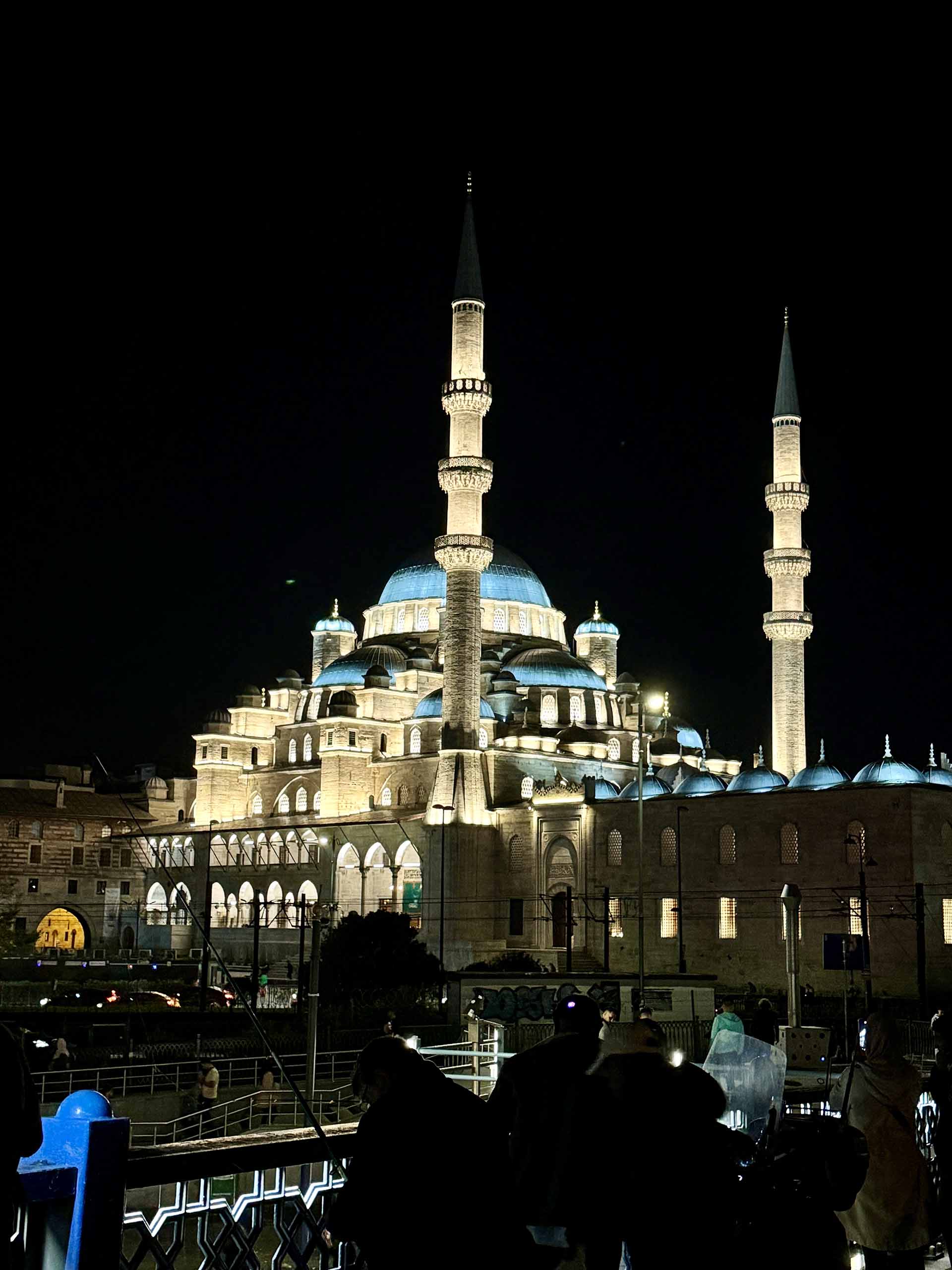 会社員が海外物件オーナーになる注意点｜副業規定・確定申告・時間管理